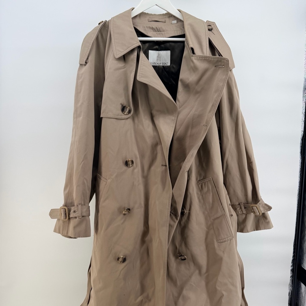 London Fog Vintage Tan Double Breasted Trench Coat with zip in lining - Picture 3 of 9